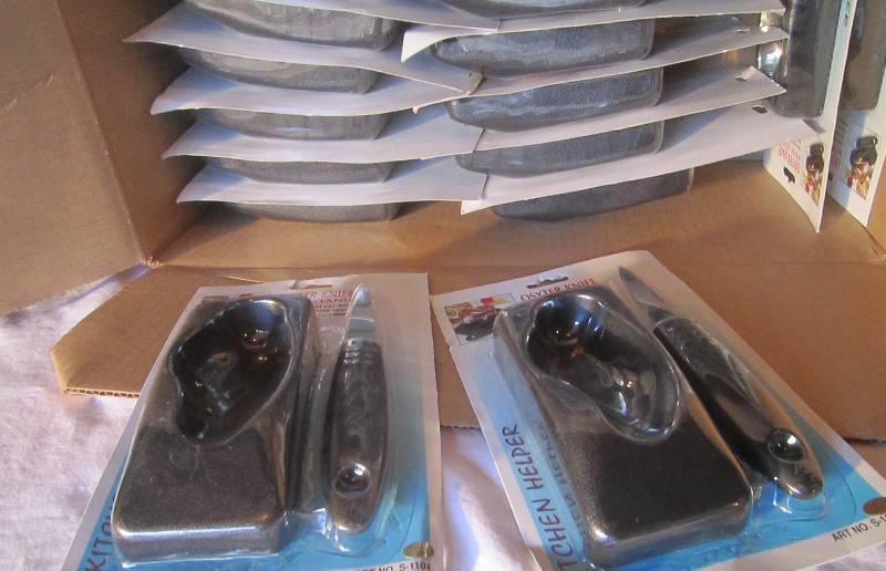 NEW LOT - 21 Oyster Knives & Non-Slip Stand