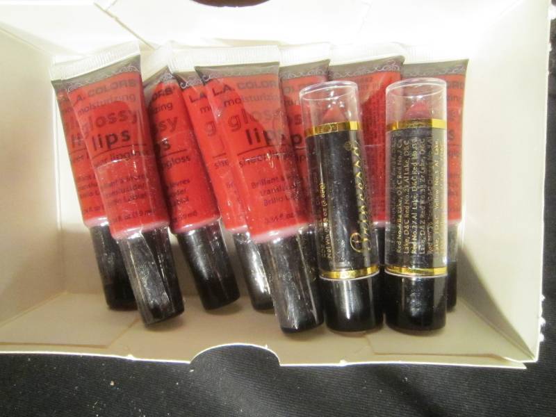 NEW LOT - 8 Glossy Lips & 2 Lipsticks Princessa