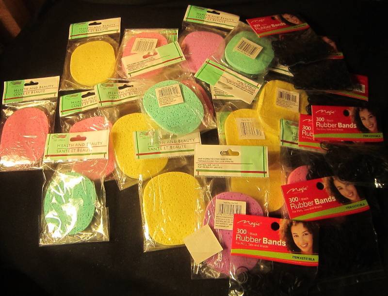 NEW LOT - 7 Packs of 300 Black Rubber Bands & 16 Health and Beauty Sponges