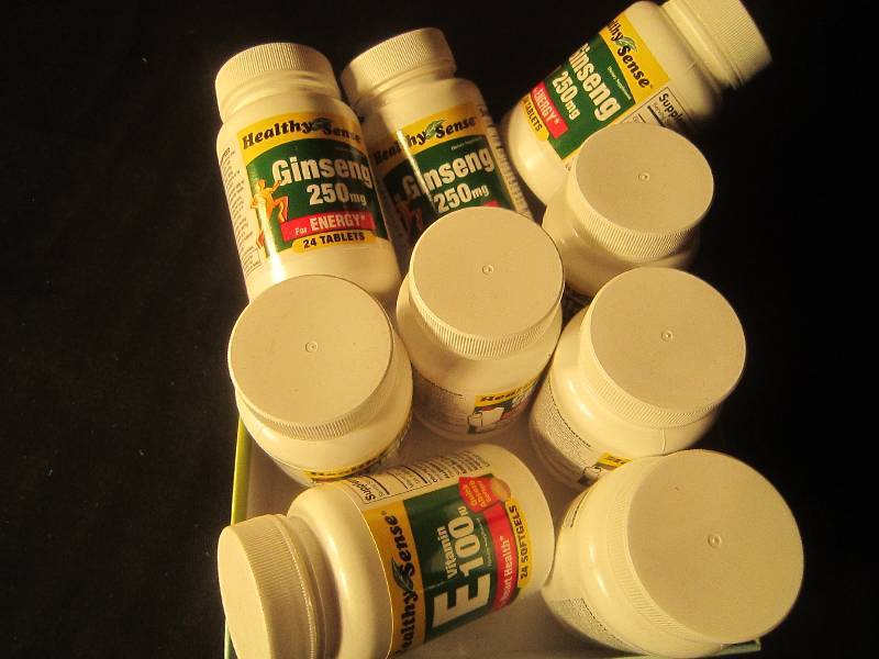 NEW LOT - 4 Bottles of Calcium, 2 Bottles of Vitamin E & 3 Bottles of Ginseng