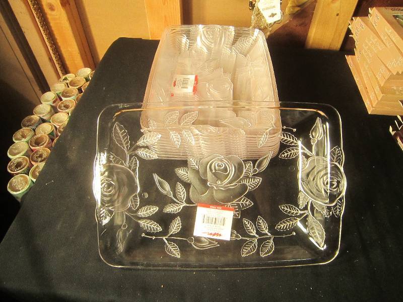 NEW LOT - 12 Plastic Decorated Floral Serving Trays