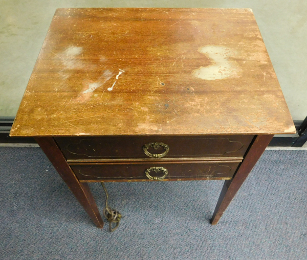 lot 7 image: Vintage 1948 Airline, Chairside RadioTable