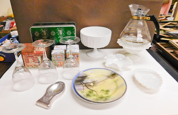 lot 37 image: Vintage Kitchen Items, bowls & more