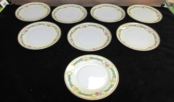 lot 86 image: 8 Noritake China lunch plates