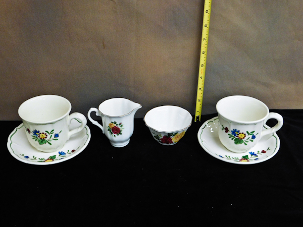 lot 89 image: Royal Grafton Bone China and Poppytrail by Metlox