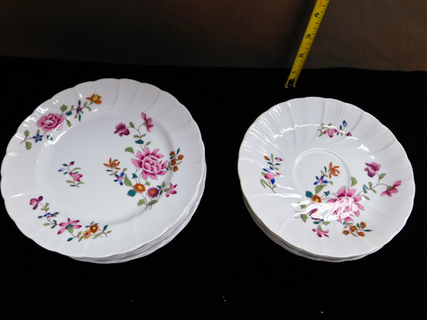 lot 92 image: B & C Limoges France Bernardaud Limoges Lowesoft plates
