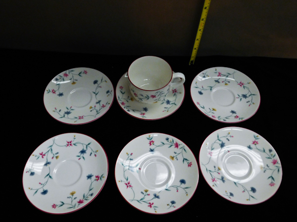lot 93 image: Expressions English China 6 saucers and one cup