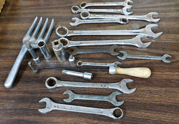 lot 111 image: lot of wrenches and sockets