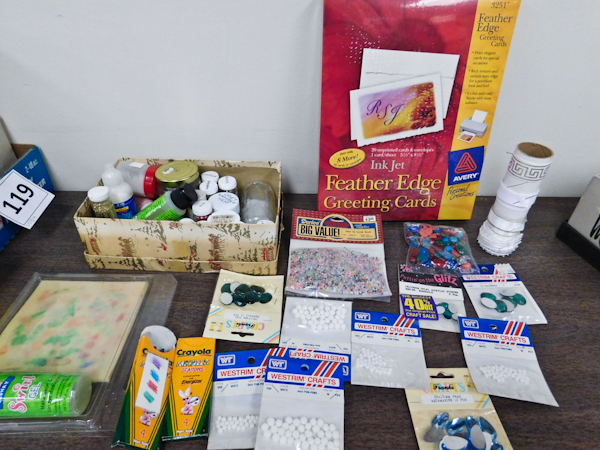 lot 121 image: large lot of artists craft supplies
