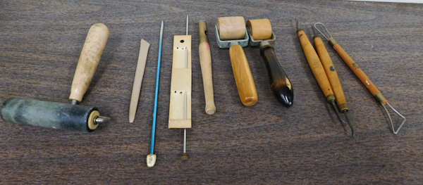 lot 122 image: large lot of artists craft tools