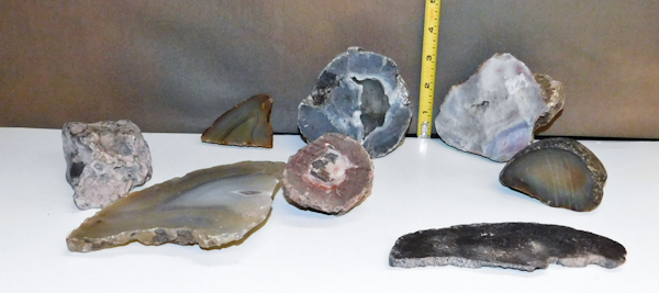 lot 125 image: large slices of agates