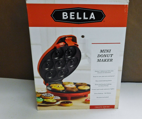 lot 128 image: Bella NIB mini donut maker
