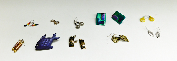 lot 161 image: jewelry earrings and pendants