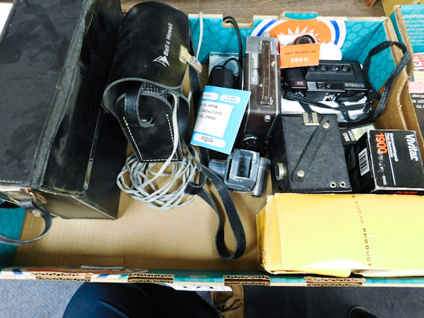 lot 171 image: camera lot several movie cameras and a 3D camera