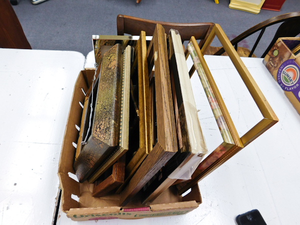 lot 206 image: lot of frames medium and small frames please see all the photos