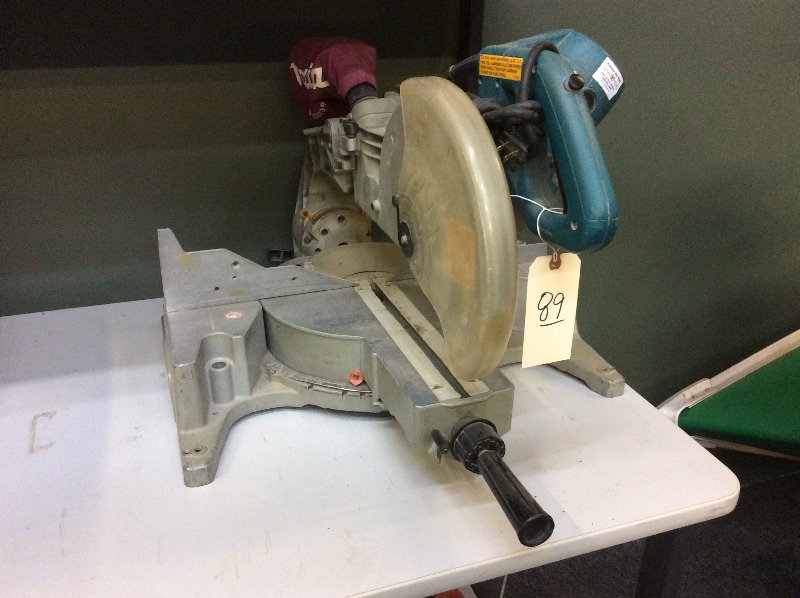 lot 89 image: Makita Miter Saw