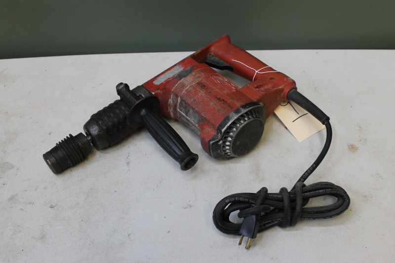 lot 9 image: Hilti TE 22 Hammer Drill