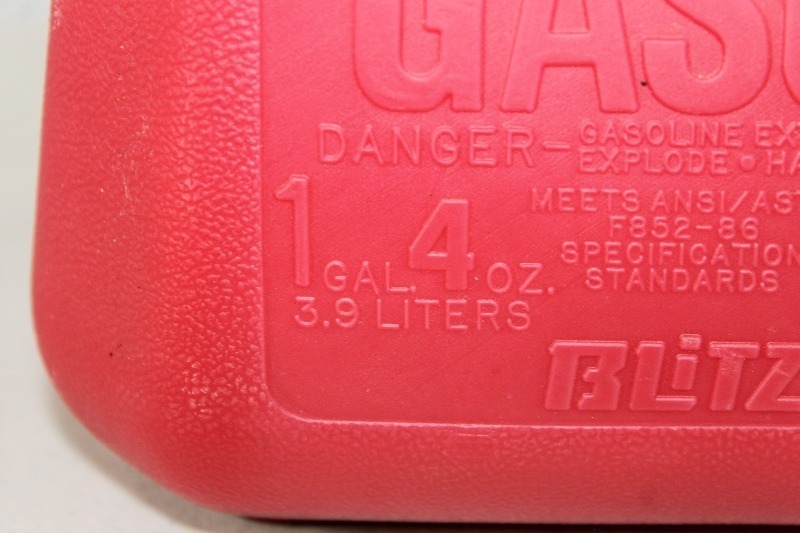 lot 190 image: Plastic Gas Can - 1.0 gal.