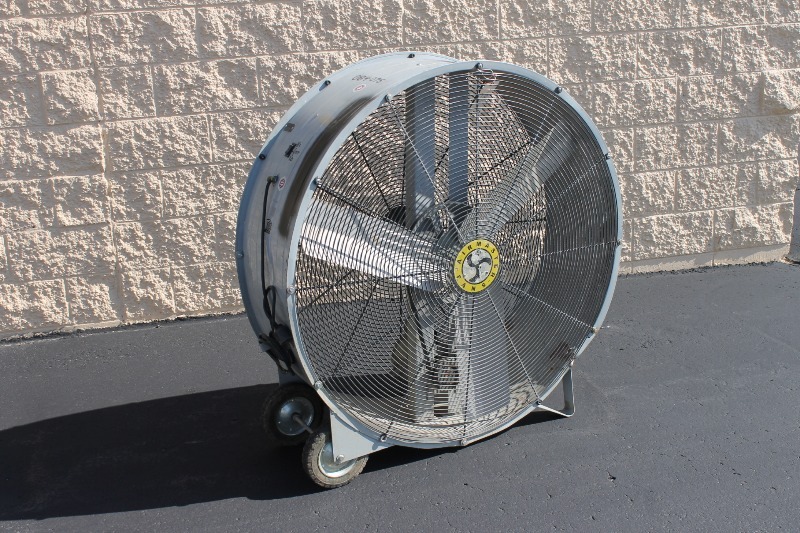 lot 26 image: Air Master Box Fan
