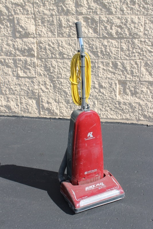 lot 30 image: Commercial Vacuum Cleaner