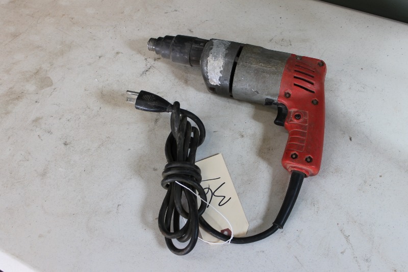 lot 36 image: Milwaukee Screw Shooter
