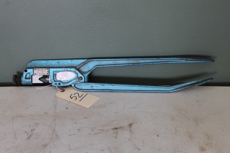 lot 52 image: ILSCO Dieless Manual Crimp Tool