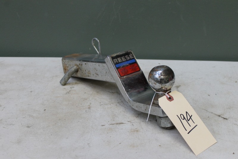 lot 194 image: REESE Offset Ball Mount