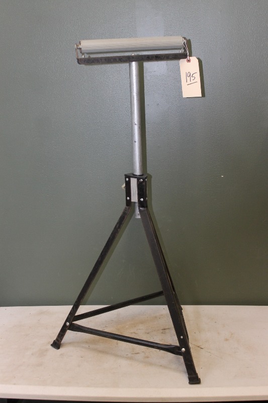 lot 195 image: Roller Stand Saw Assist