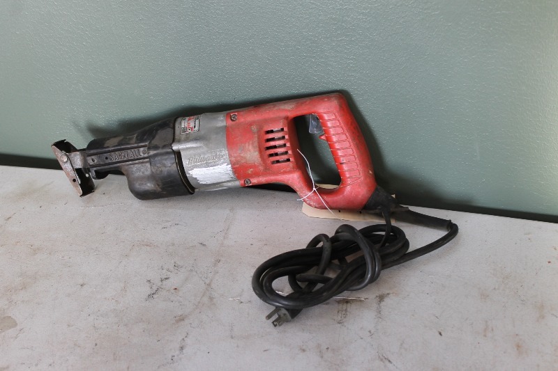 lot 73 image: Milwaukee Sawzall