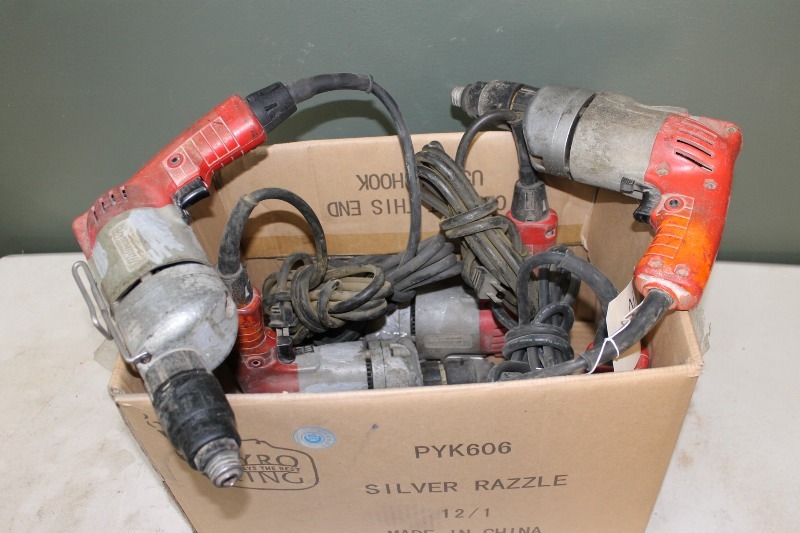 lot 102 image: (5) Milwaukee Screw Shooters