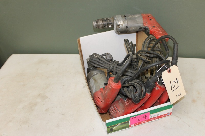lot 104 image: (5) Milwaukee Screw Shooters