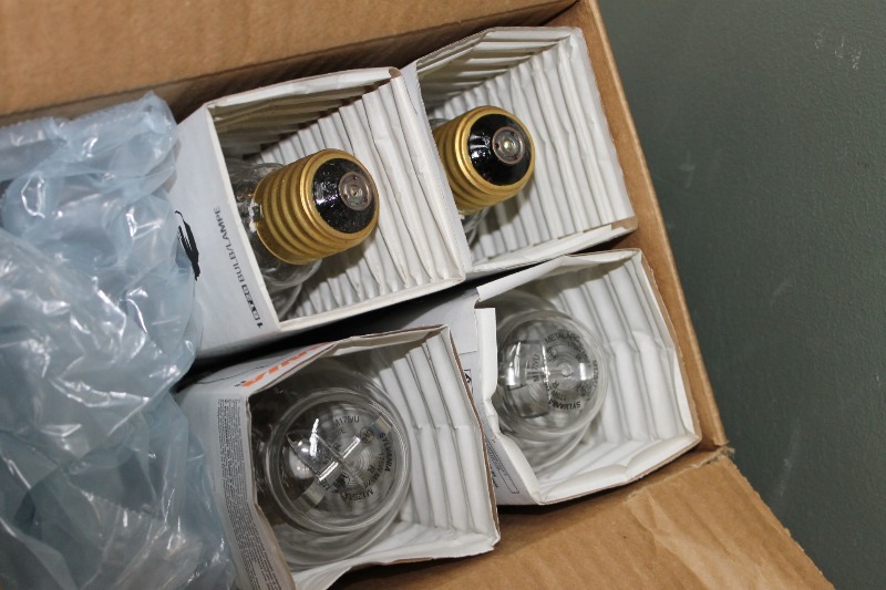 lot 138 image: Metal Halide Bulbs