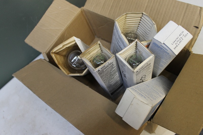 lot 141 image: Light Bulbs