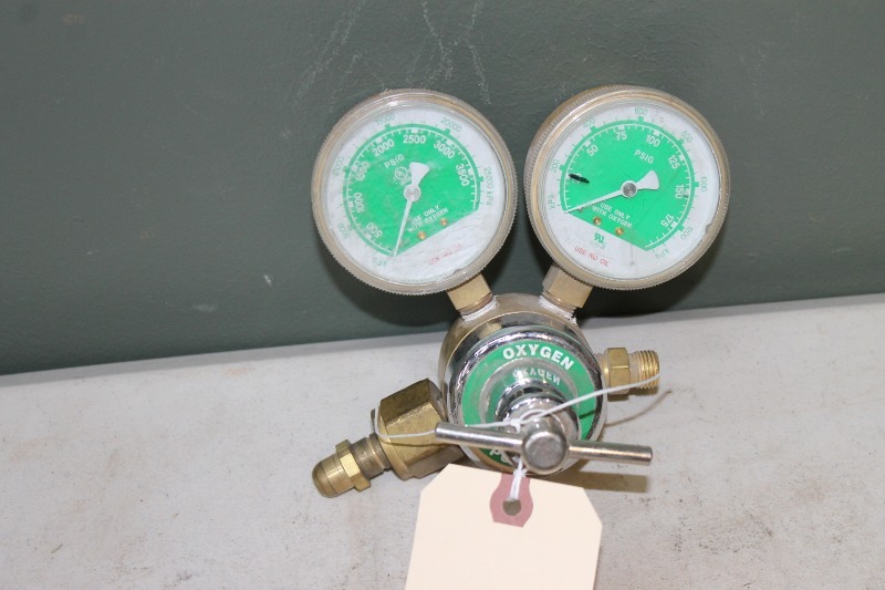 lot 160 image: Acetylene Oxygen Regulator