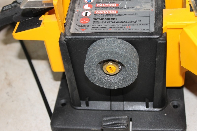 lot 174 image: PLASPLUGS Sharpening Center