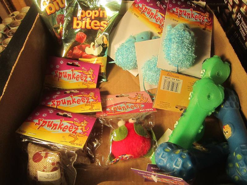 NEW LOT - 13 Pet Toys and 2 popn bites