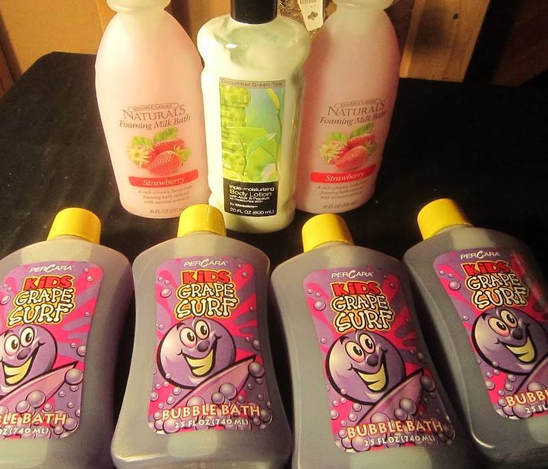 NEW LOT - 4 Bottles of Kids Bubble Bath, 2 Bottle of foaming Milk Bath & 1 Bottle of Body Lotion