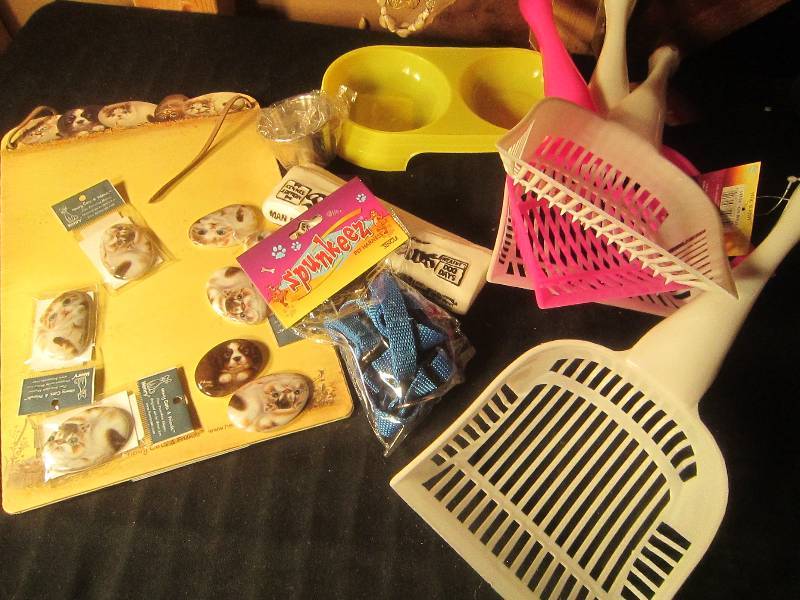 NEW LOT - 4 Cat Liter Scoops, Pet Harness, 1 Feeder, 1 Bone Bone, 8 Magnets, Sponge, ETC
