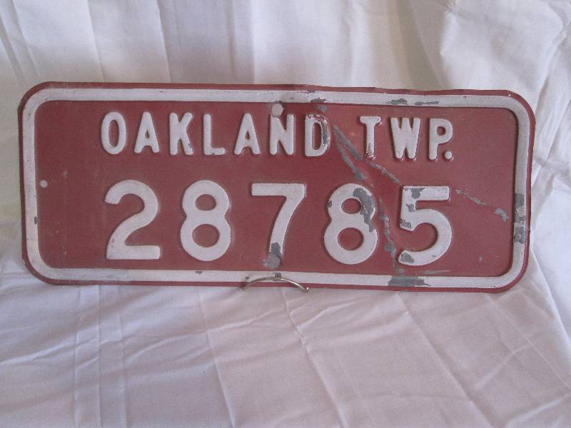 lot 5 image: Vintage Oakland Township sign