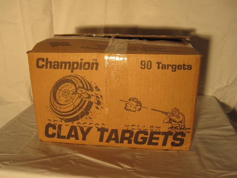 lot 27 image: 90 Clay pigeon Targets