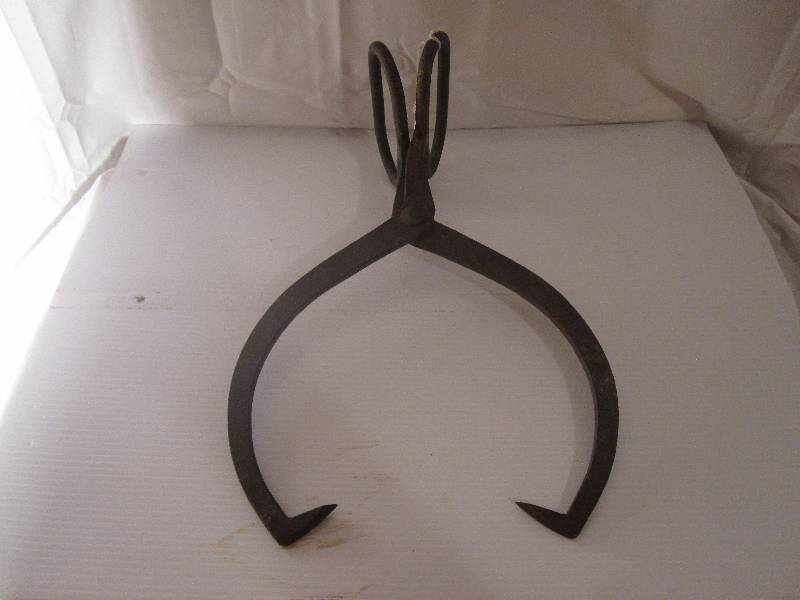 lot 32 image: Vintage Ice tongs