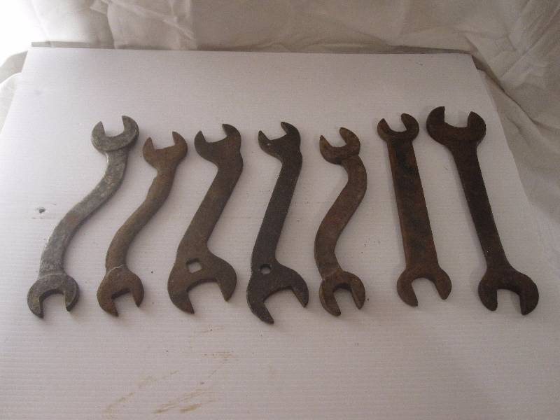 lot 38 image: loto of 7 vintage wrenches