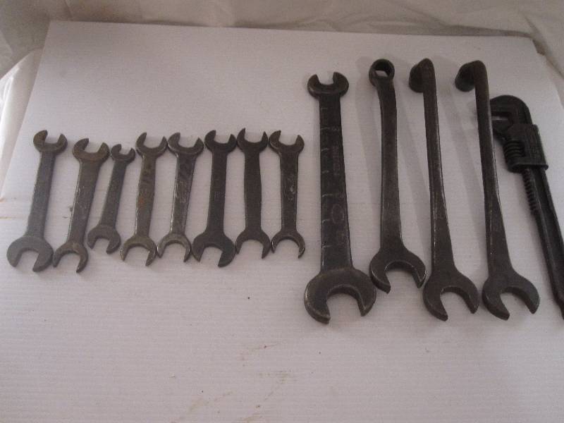 lot 40 image: Lot of 13 vintage Ford wrenches