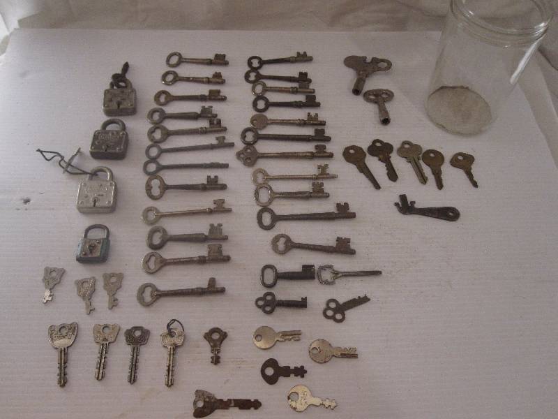 lot 47 image: Huge lot of vintage skeleton keys, small master locks, and other various keys