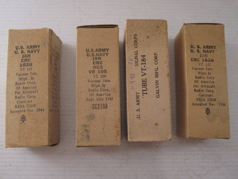 lot 48 image: Lot of 4 vintage WWII era ArmyNavy vacuum tubes