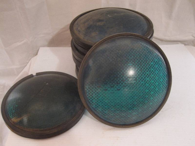 lot 50 image: lot of 11 vintage green traffic lenses