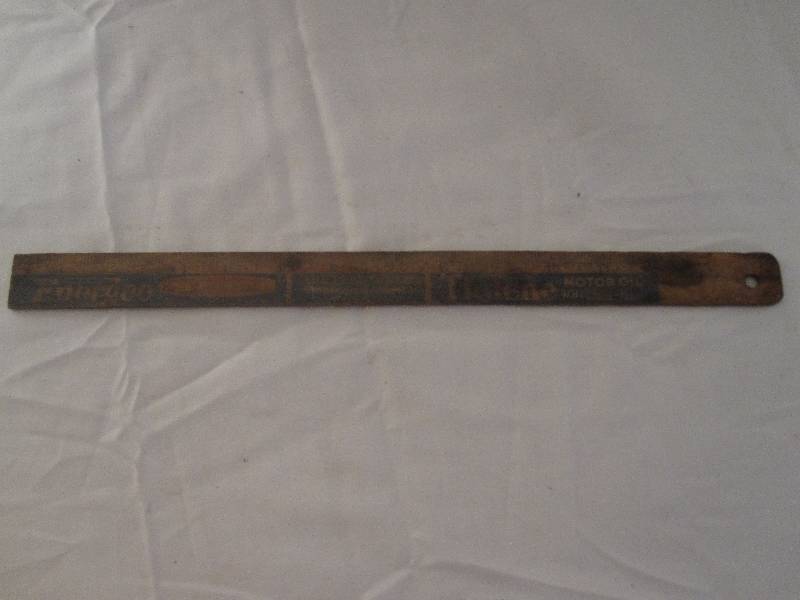 lot 72 image: Vintage Tiolene motor oil & Ford ruler