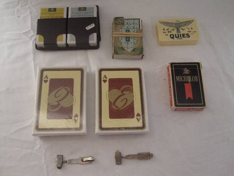 lot 73 image: Vintage gamblers lot