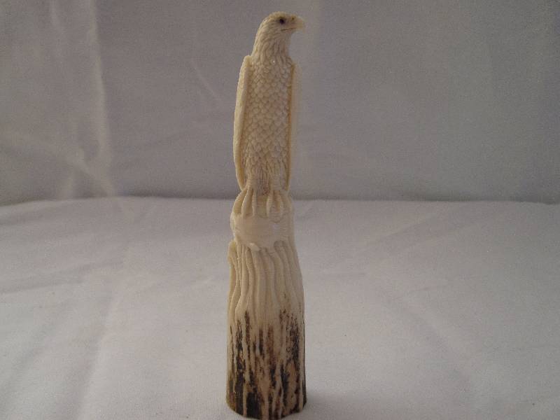 lot 75 image: Hand carved Eagle on antler