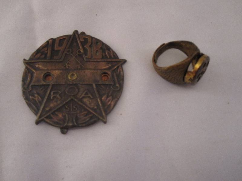 lot 82 image: Rare 1930s Little Orphan Annie Decoder Badge, 1930s secret whistling ring